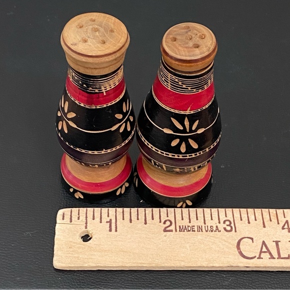 Vintage Mexico Hand Carved Wooden Salt & Pepper Shakers - Picture 7 of 7